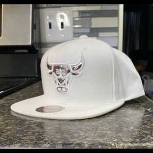 Mitchell And Ness Chicago Bulls White SnapBack Adjustable Hat.